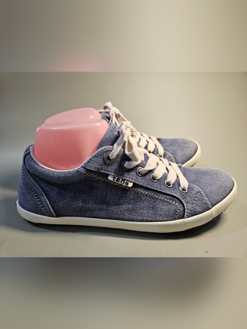 Taos Women Sneakers Good Used Condition. See Pics. 8.5 (Bin12) - Picture 2 of 11